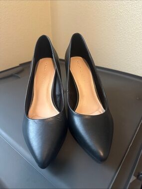 Kelly & Katie Black Pointed-Toe Low Heel Pumps